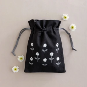 【星あかりの刺繍手帖】巾着袋 刺しゅうキット『さざめき』No.559