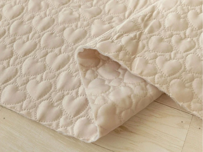 ハートの形のキルティング生地『立体キルトハート』(約135cm×50cmカットクロス)