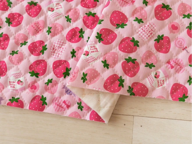 いちご柄 キルティング生地『ストロベリーミルク』